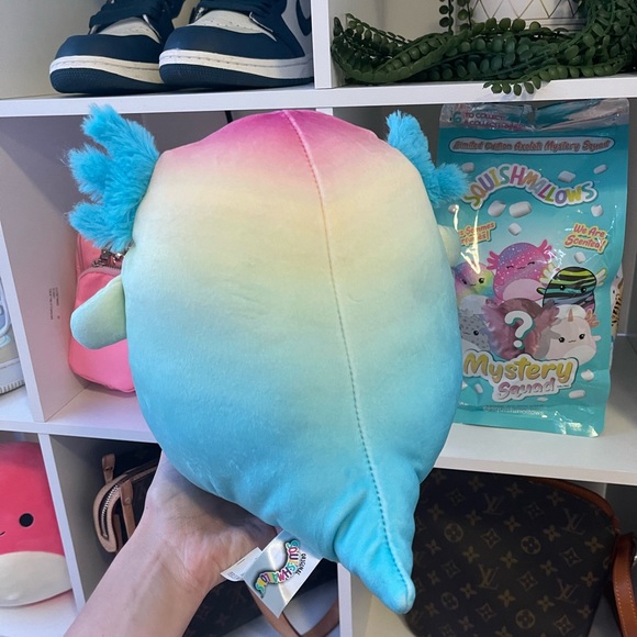 Mystery Axolotl Squishmallow Limited Edition - Picture 3 of 4